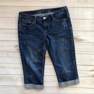 Seven7 distressed cuffed crop jeans